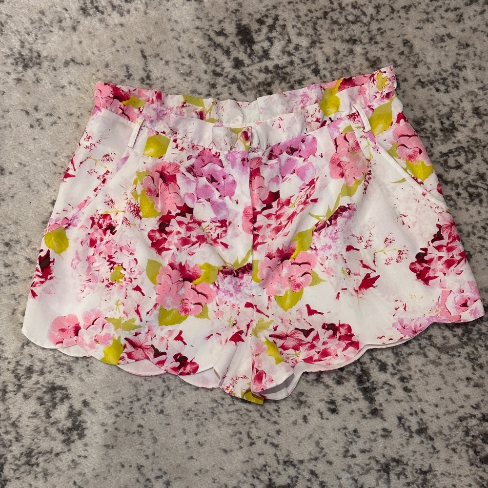 EUC Stone Cold Fox Ninas Women's Floral Scalloped Leg Lined SZ L  Shorts